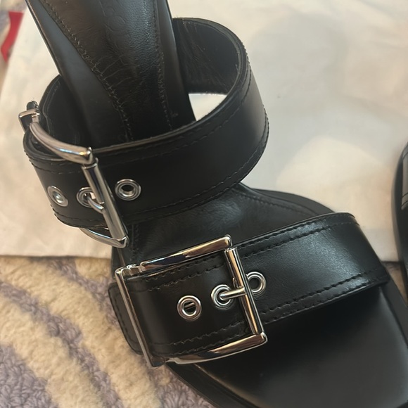 Alexander McQueen Women's Heeled Buckle Black Sandals Size 40 (Msrp $1,090) - Picture 7 of 14